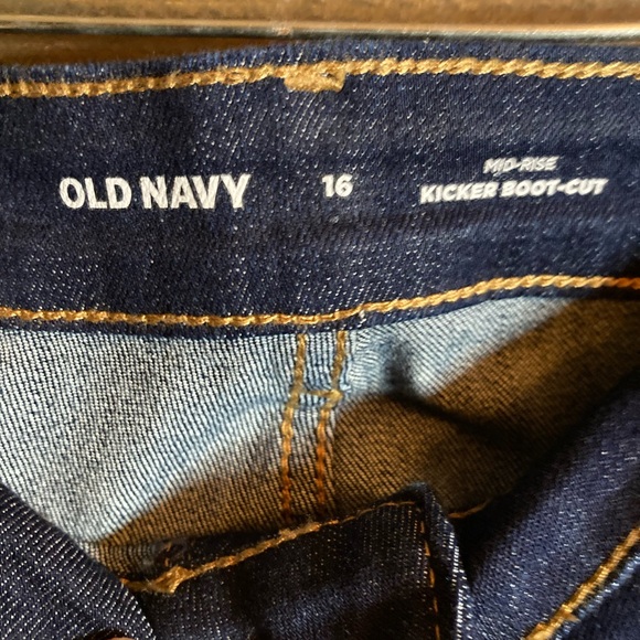 New Woman’s old Navy size 16 jeans boot cut! - Picture 4 of 8